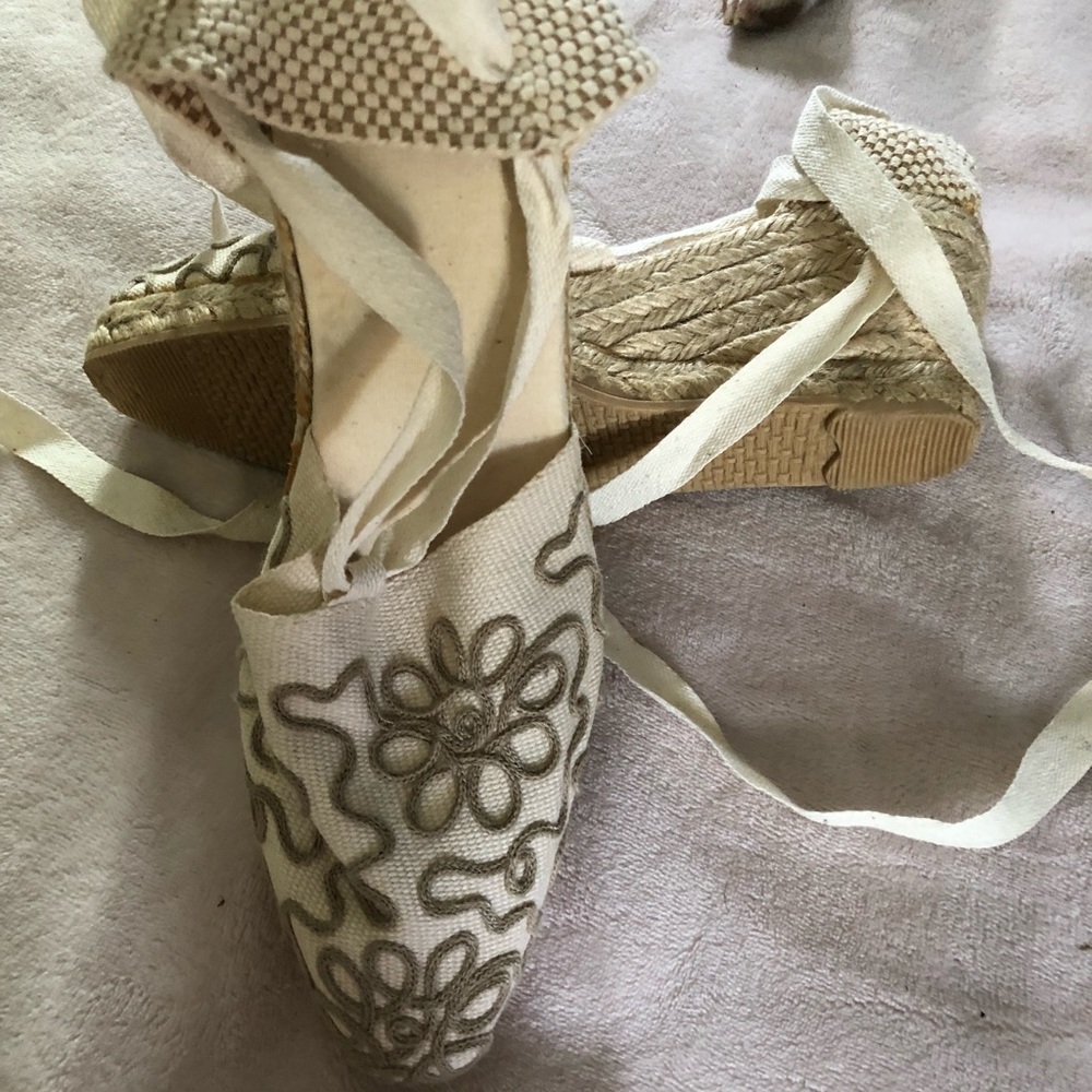 Shoes never worn